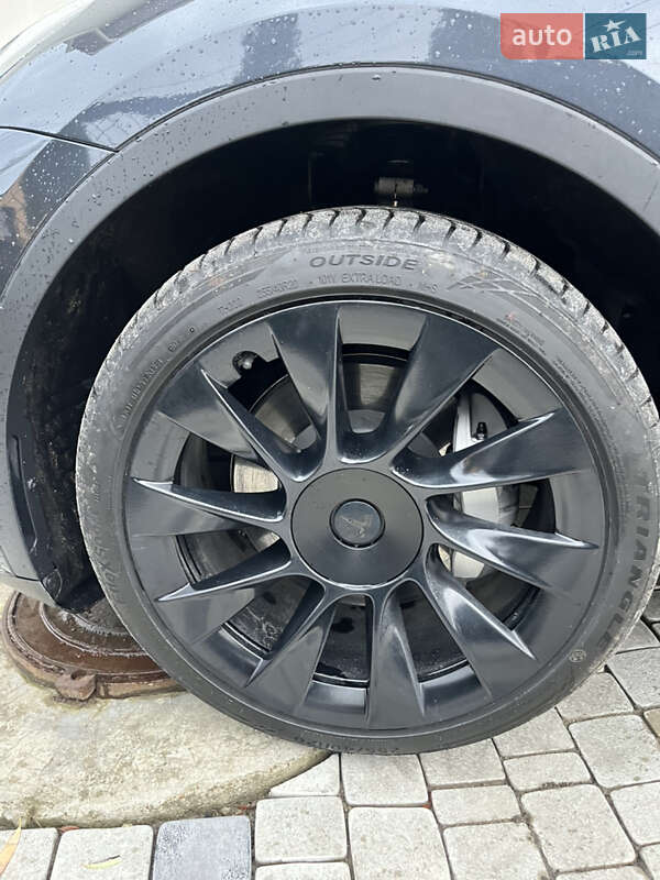 Внедорожник / Кроссовер Tesla Model Y 2024 в Львове
