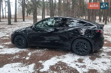 Позашляховик / Кросовер Tesla Model Y 2022 в Чернівцях
