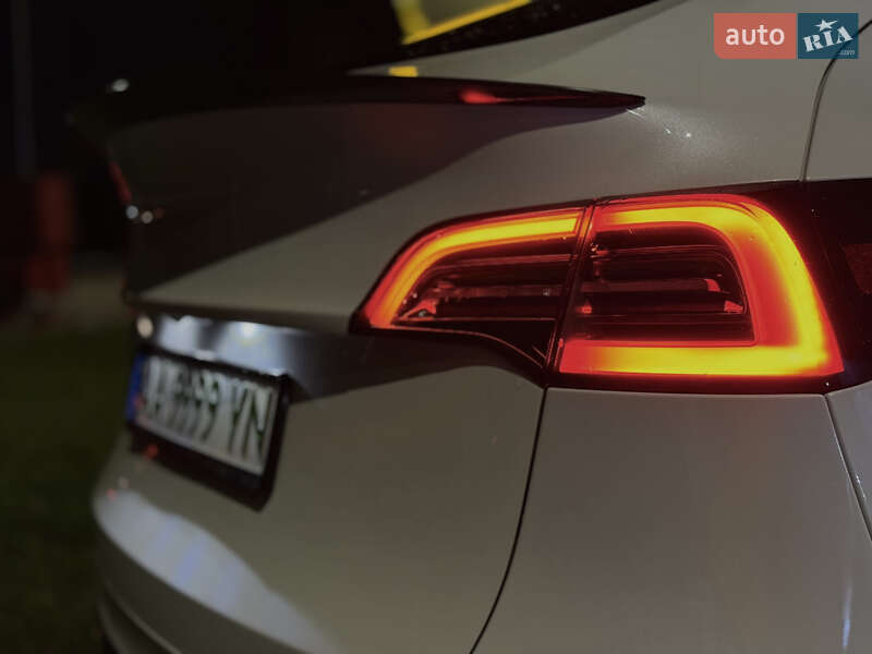 Внедорожник / Кроссовер Tesla Model Y 2021 в Киеве