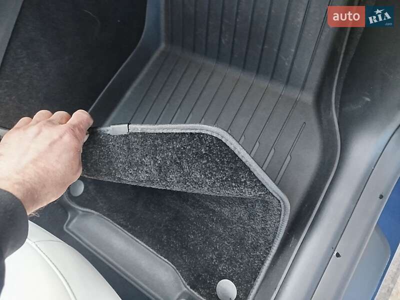 Позашляховик / Кросовер Tesla Model Y 2023 в Києві фото 8 Позашляховик / Кросовер Tesla Model Y 2023 в Києві