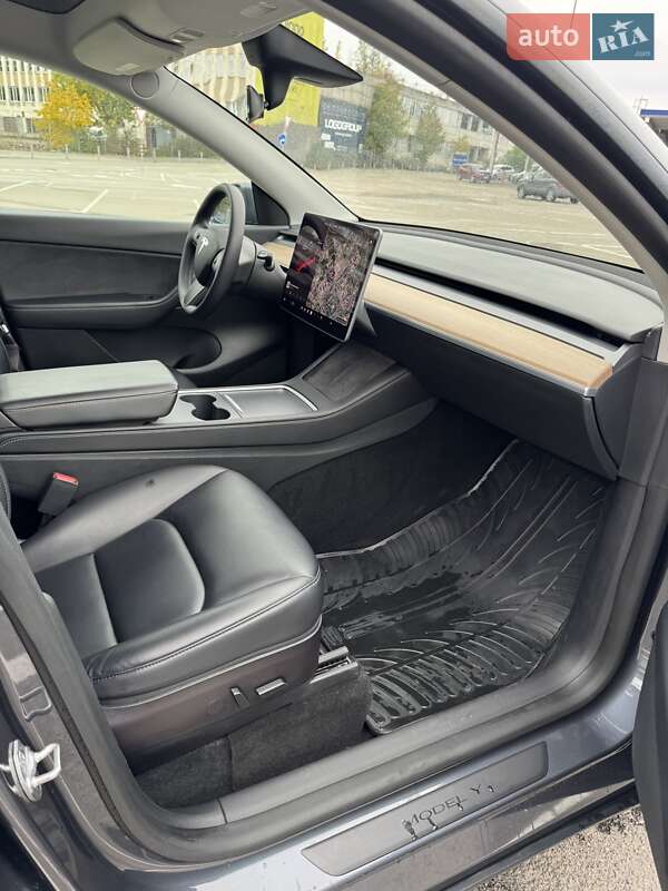 Позашляховик / Кросовер Tesla Model Y 2022 в Івано-Франківську