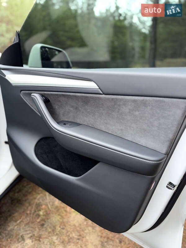 Внедорожник / Кроссовер Tesla Model Y 2023 в Киеве фото 17 Внедорожник / Кроссовер Tesla Model Y 2023 в Киеве