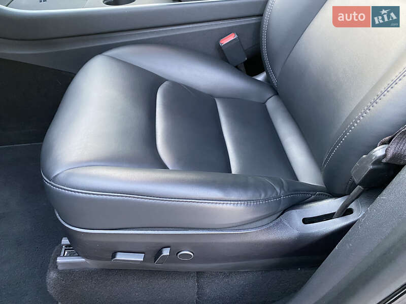 Внедорожник / Кроссовер Tesla Model Y 2021 в Тернополе