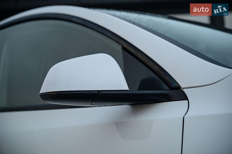 Внедорожник / Кроссовер Tesla Model Y 2021 в Черновцах