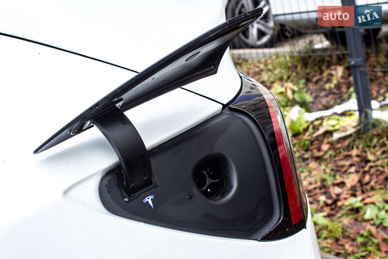 Позашляховик / Кросовер Tesla Model Y 2024 в Львові