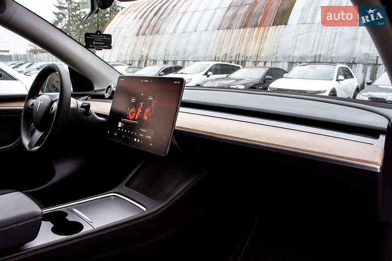 Позашляховик / Кросовер Tesla Model Y 2024 в Львові