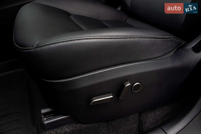 Позашляховик / Кросовер Tesla Model Y 2024 в Львові