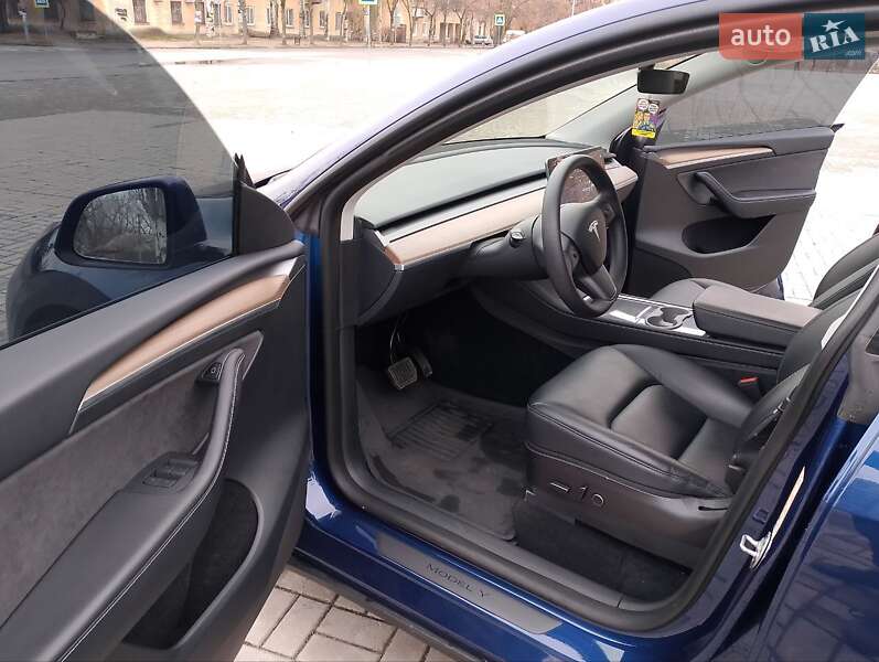 Позашляховик / Кросовер Tesla Model Y 2023 в Дніпрі