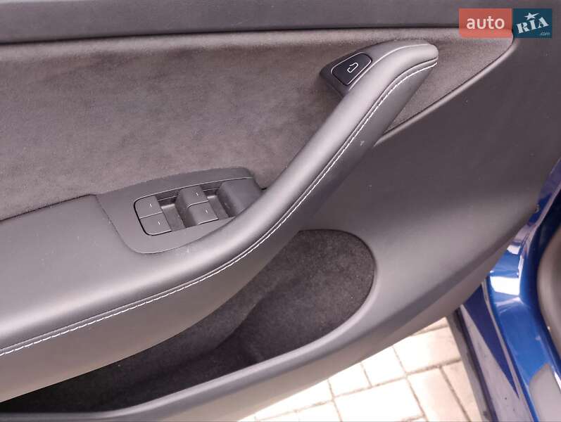 Позашляховик / Кросовер Tesla Model Y 2023 в Дніпрі