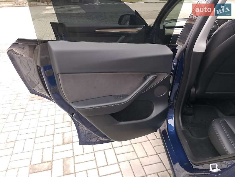 Позашляховик / Кросовер Tesla Model Y 2023 в Дніпрі