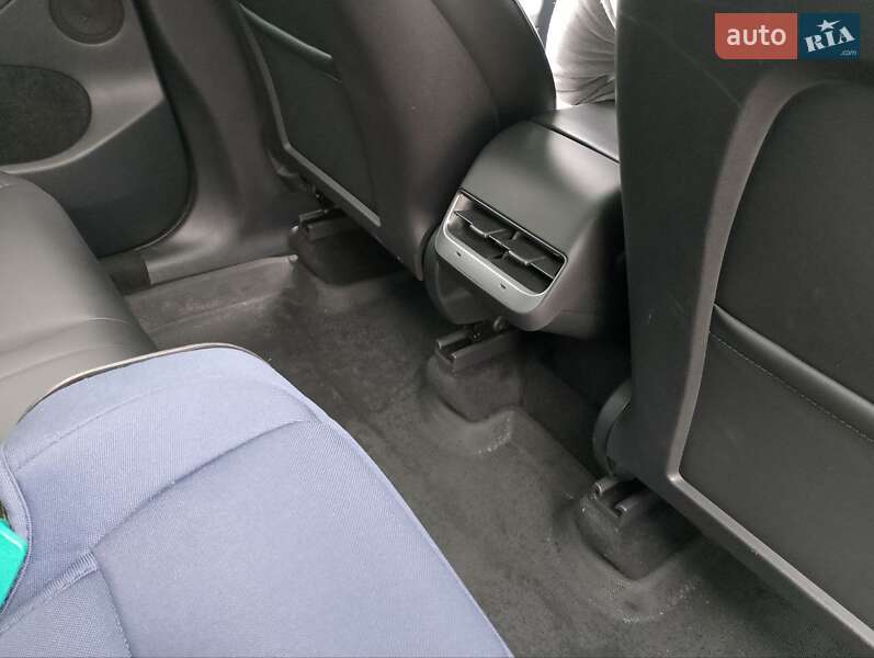 Позашляховик / Кросовер Tesla Model Y 2023 в Дніпрі