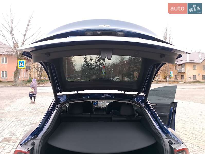 Позашляховик / Кросовер Tesla Model Y 2023 в Дніпрі