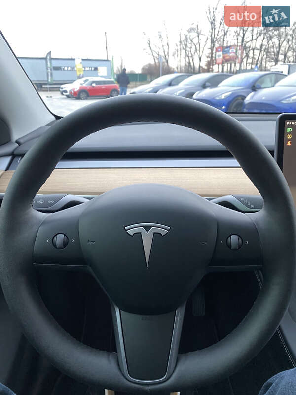 Внедорожник / Кроссовер Tesla Model Y 2025 в Киеве