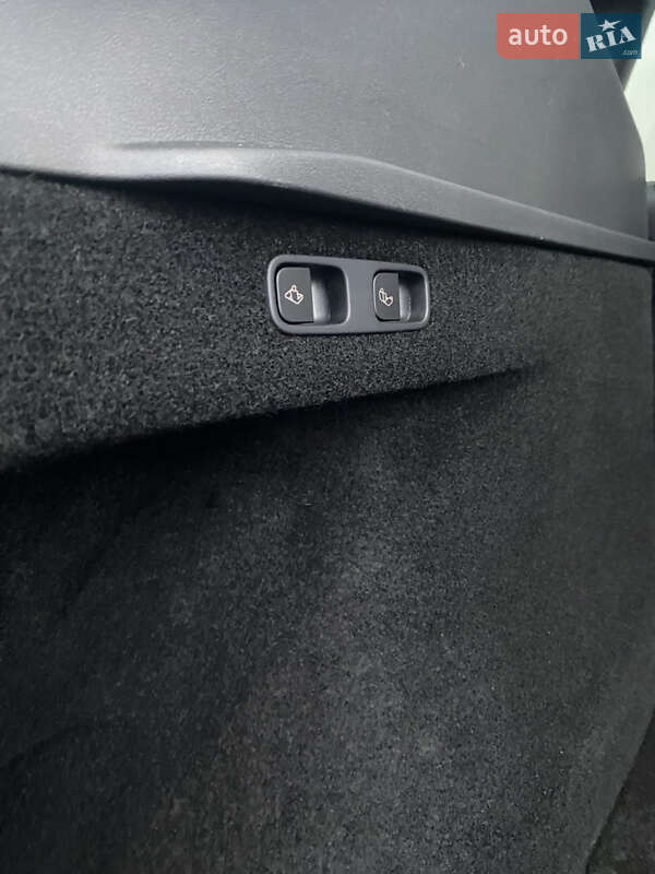 Внедорожник / Кроссовер Tesla Model Y 2025 в Киеве