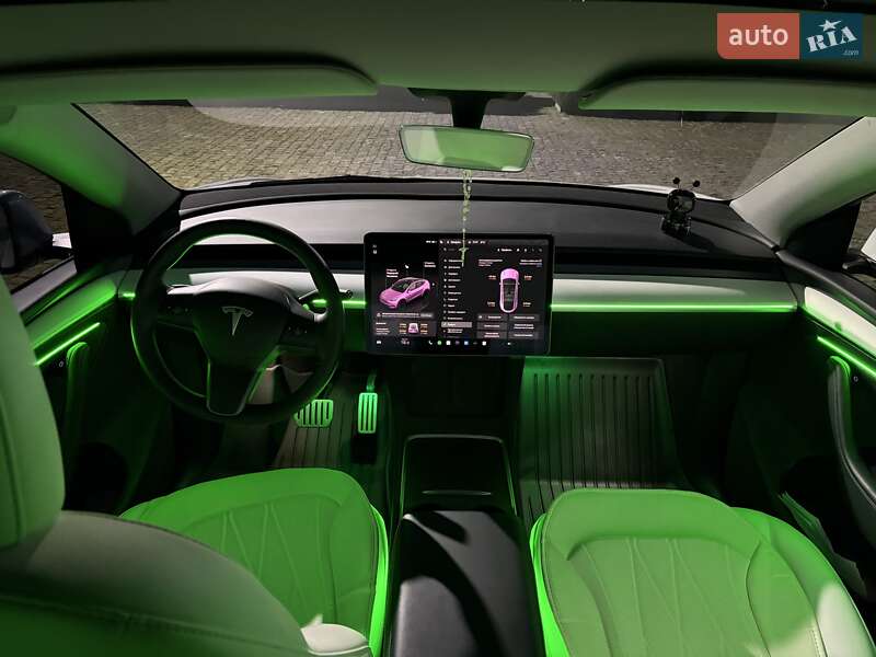 Внедорожник / Кроссовер Tesla Model Y 2023 в Ужгороде