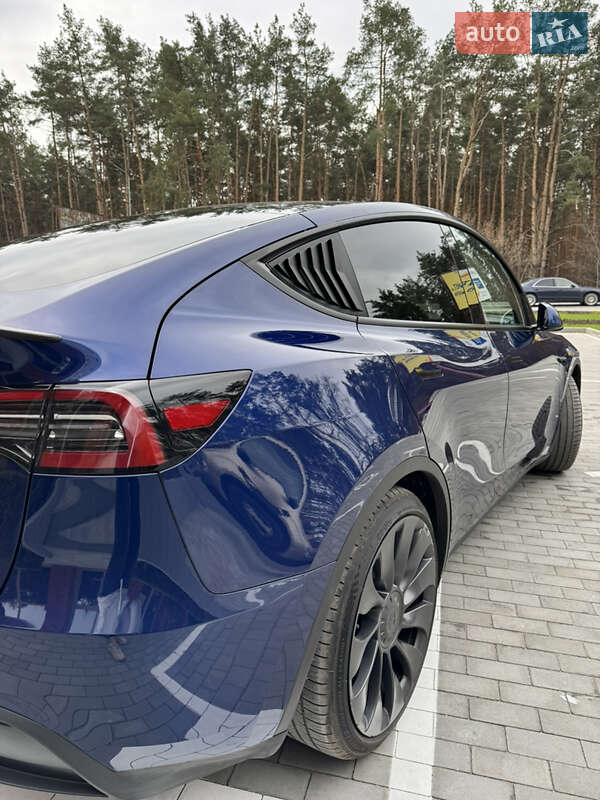 Внедорожник / Кроссовер Tesla Model Y 2023 в Киеве