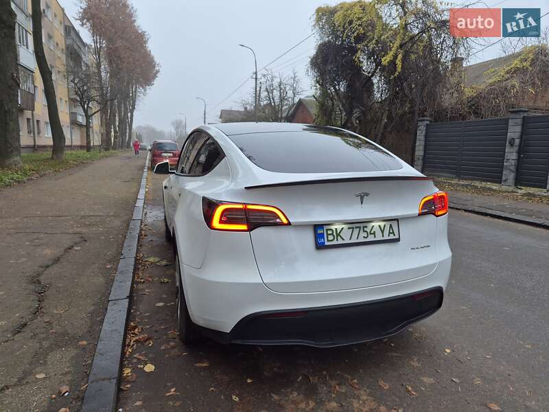 Внедорожник / Кроссовер Tesla Model Y 2023 в Ровно