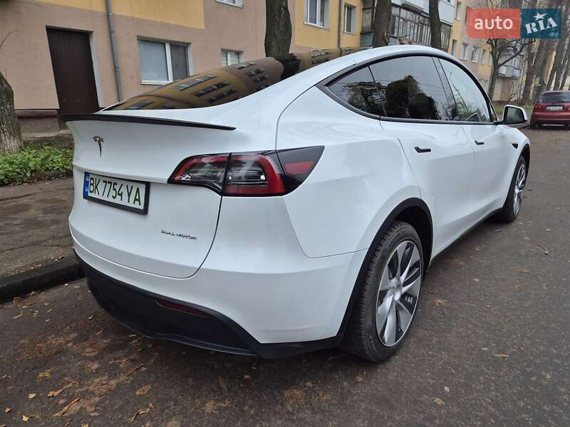 Внедорожник / Кроссовер Tesla Model Y 2023 в Ровно
