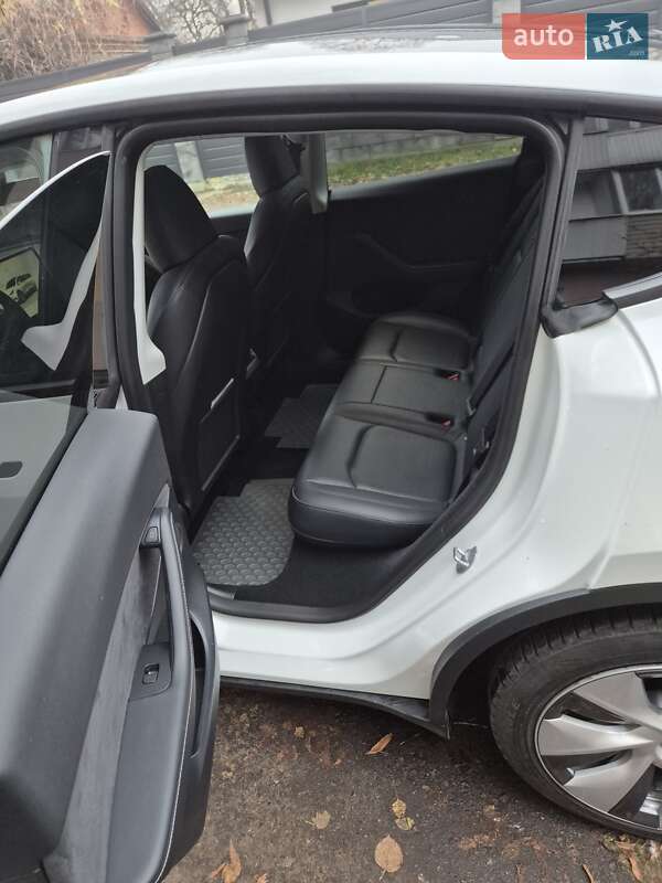 Внедорожник / Кроссовер Tesla Model Y 2023 в Ровно