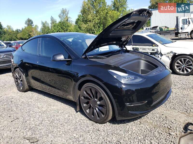 Внедорожник / Кроссовер Tesla Model Y 2023 в Львове