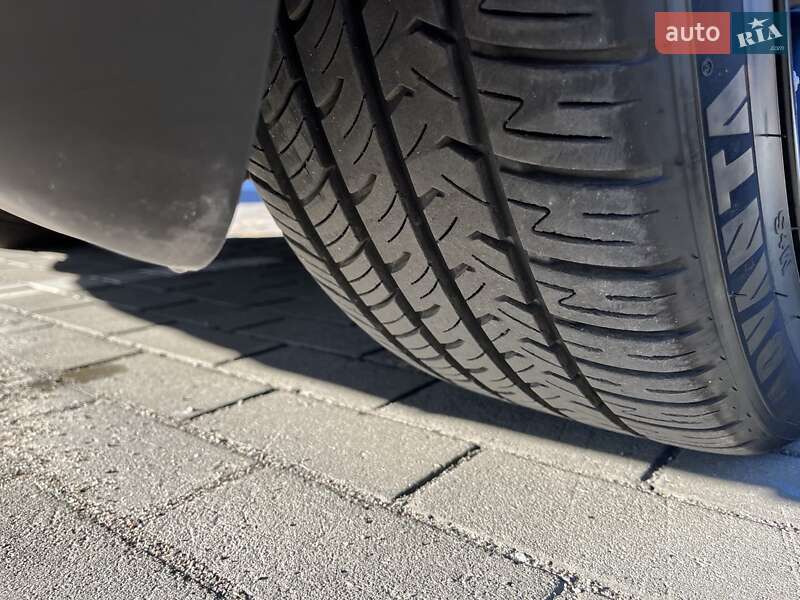 Внедорожник / Кроссовер Tesla Model Y 2023 в Луцке