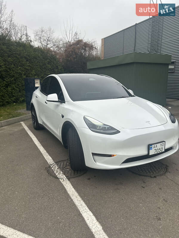 Внедорожник / Кроссовер Tesla Model Y 2025 в Киеве