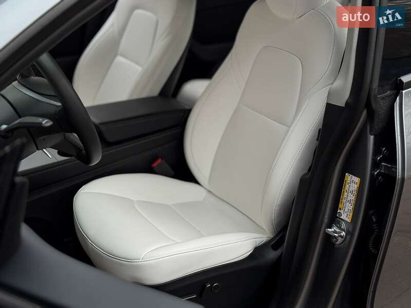 Внедорожник / Кроссовер Tesla Model Y 2024 в Киеве