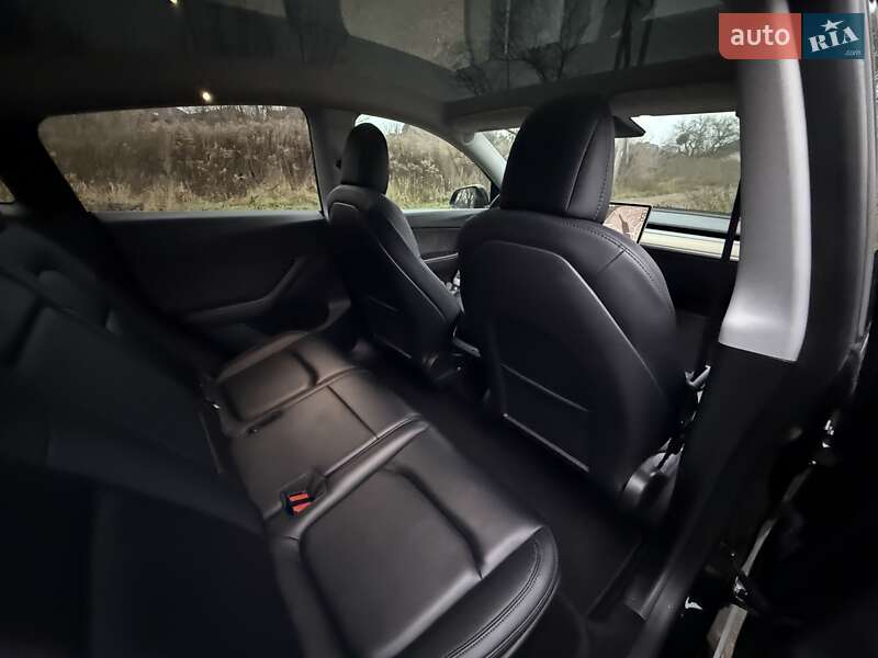 Внедорожник / Кроссовер Tesla Model Y 2021 в Киеве