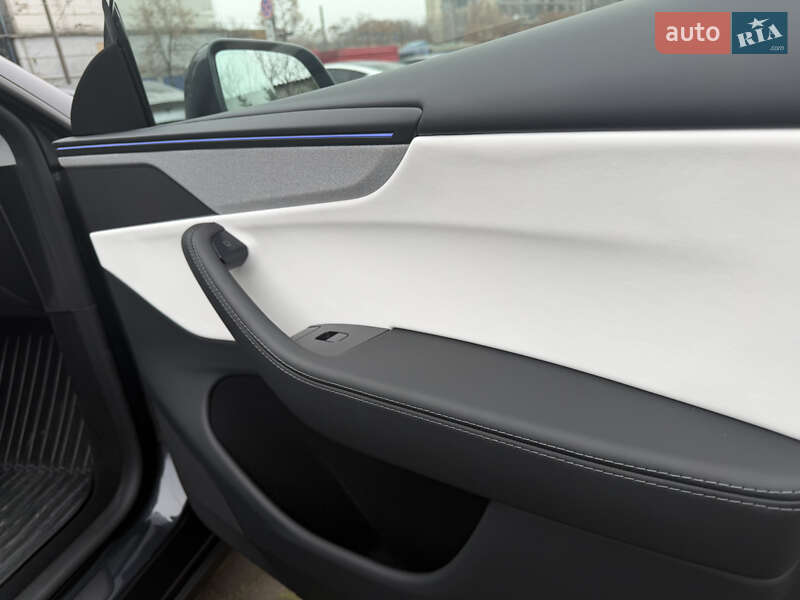 Позашляховик / Кросовер Tesla Model Y 2025 в Дніпрі фото 19 Позашляховик / Кросовер Tesla Model Y 2025 в Дніпрі