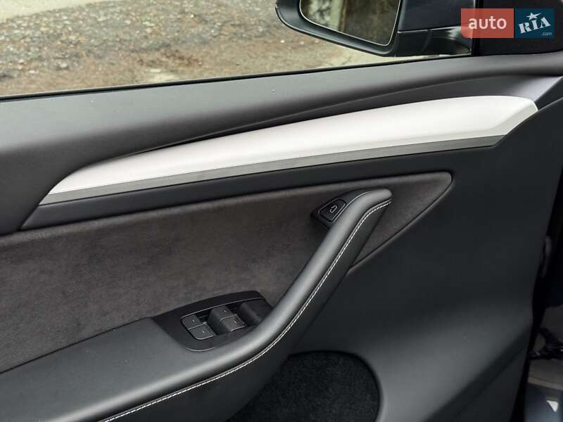 Позашляховик / Кросовер Tesla Model Y 2023 в Харкові