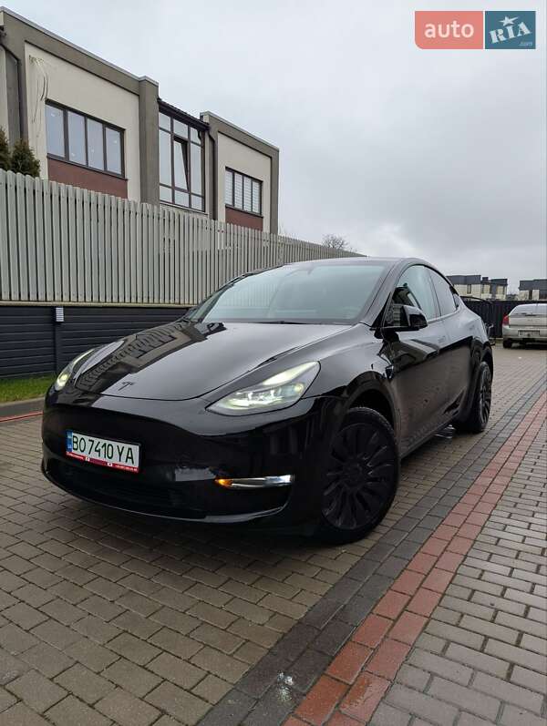 Tesla Model Y 2024