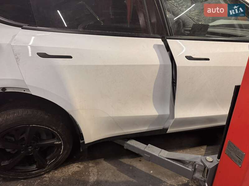 Внедорожник / Кроссовер Tesla Model Y 2025 в Киеве