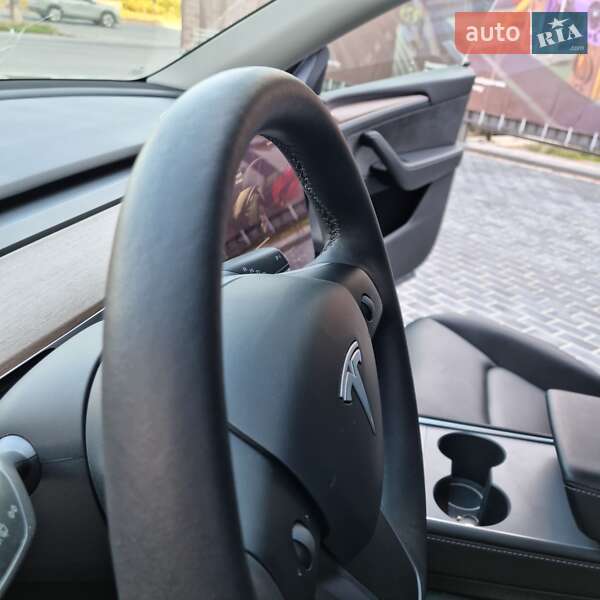 Позашляховик / Кросовер Tesla Model Y 2023 в Полтаві