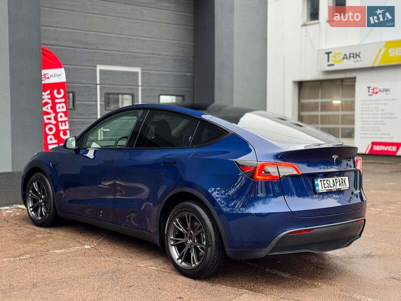 Позашляховик / Кросовер Tesla Model Y 2024 в Києві