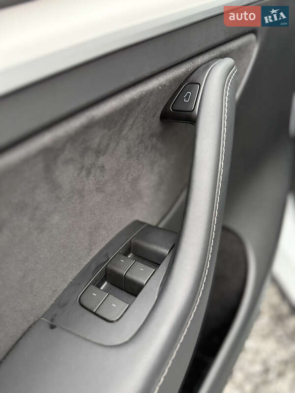 Внедорожник / Кроссовер Tesla Model Y 2024 в Стрые фото 31 Внедорожник / Кроссовер Tesla Model Y 2024 в Стрые