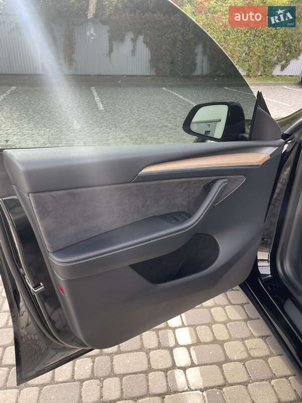 Внедорожник / Кроссовер Tesla Model Y 2022 в Ивано-Франковске