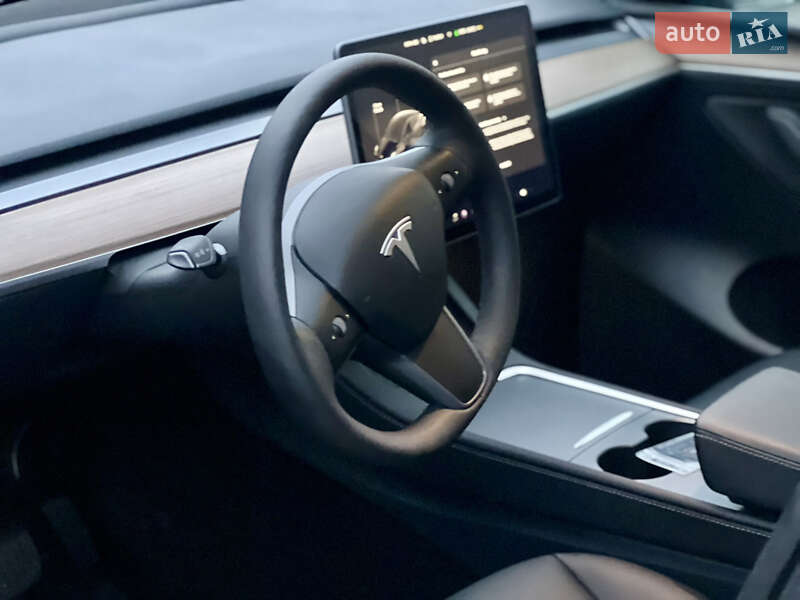 Внедорожник / Кроссовер Tesla Model Y 2024 в Киеве