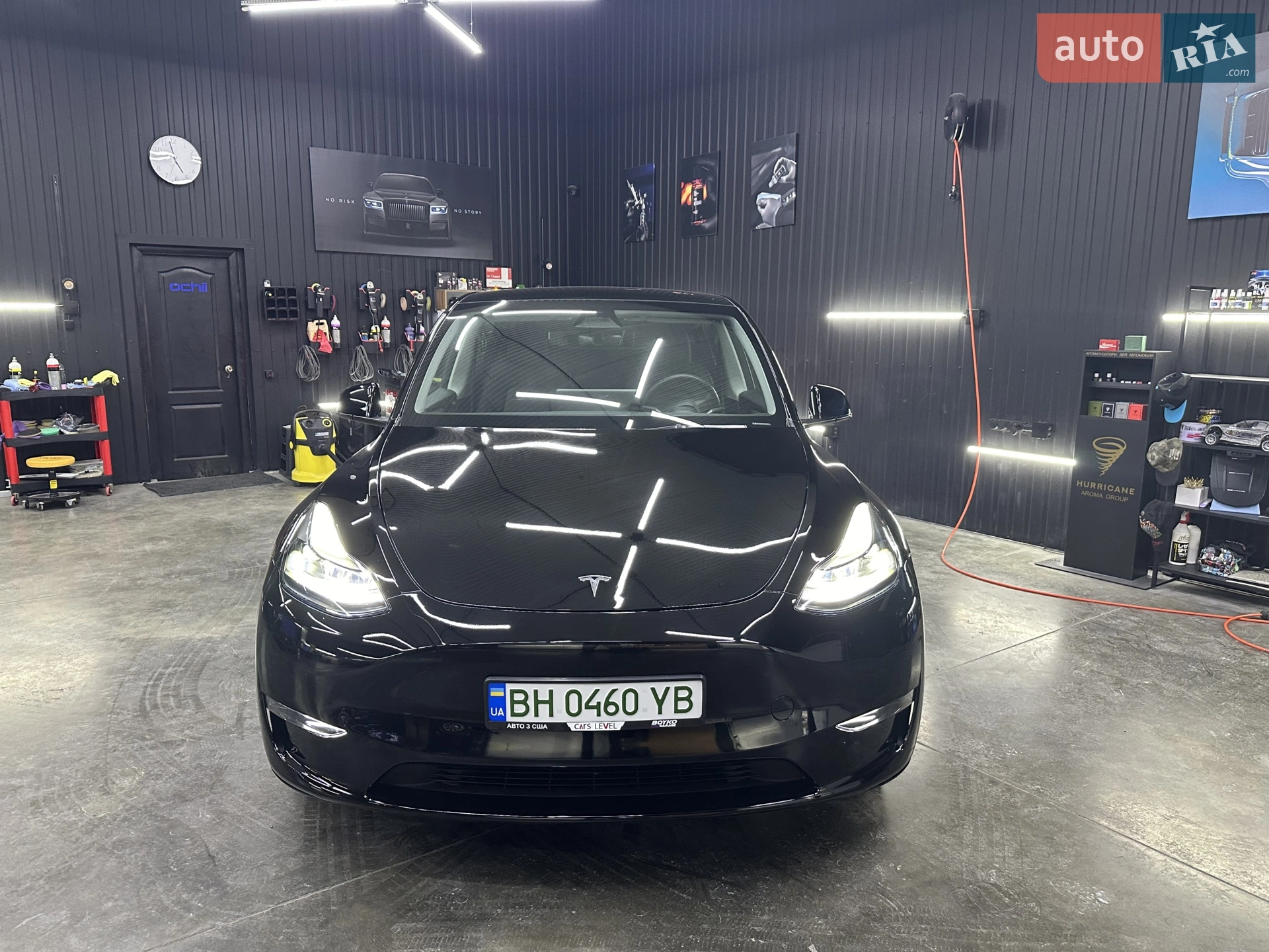 2024 Tesla Model Y - фото 1