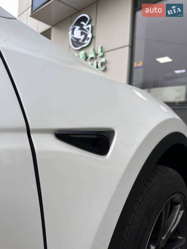 Позашляховик / Кросовер Tesla Model Y 2024 в Дніпрі