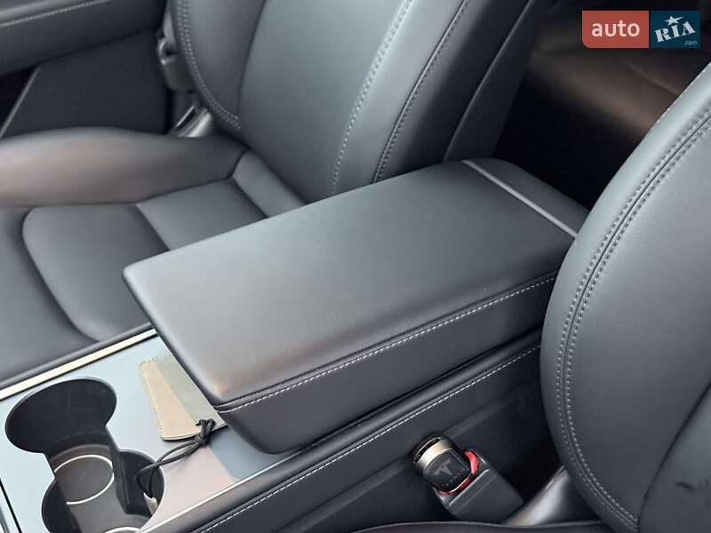 Внедорожник / Кроссовер Tesla Model Y 2023 в Тернополе