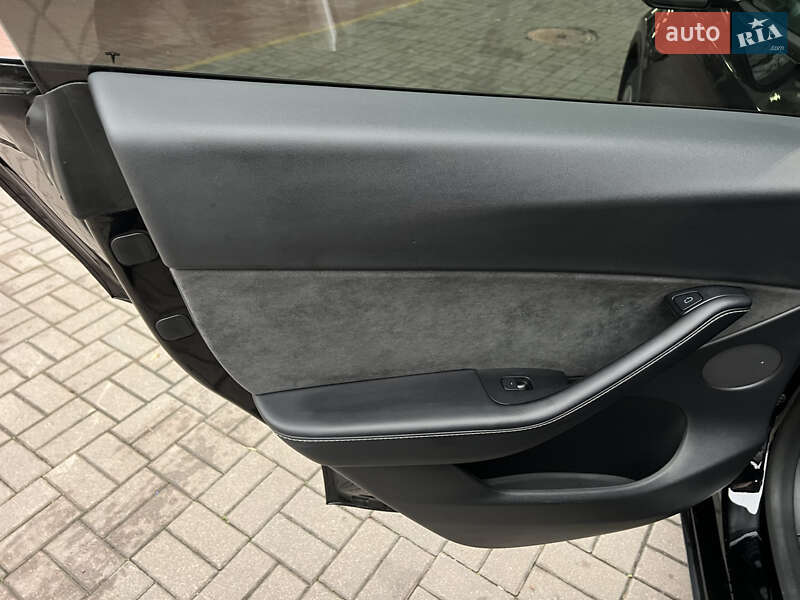 Внедорожник / Кроссовер Tesla Model Y 2022 в Киеве