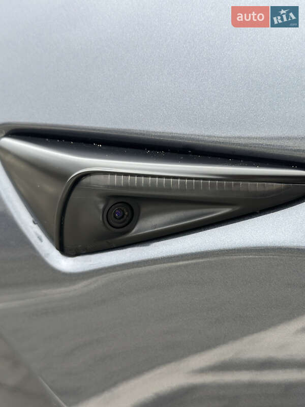 Внедорожник / Кроссовер Tesla Model Y 2023 в Ровно