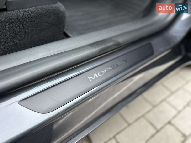 Внедорожник / Кроссовер Tesla Model Y 2023 в Ровно