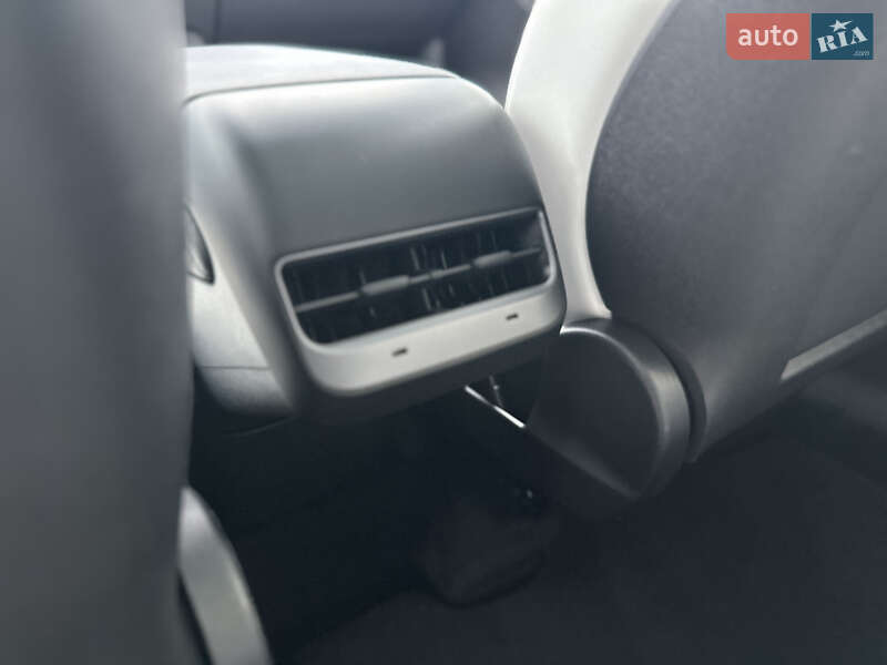 Внедорожник / Кроссовер Tesla Model Y 2023 в Ровно