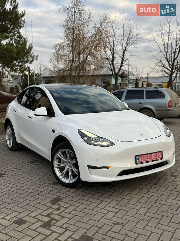 Tesla Model Y 2021