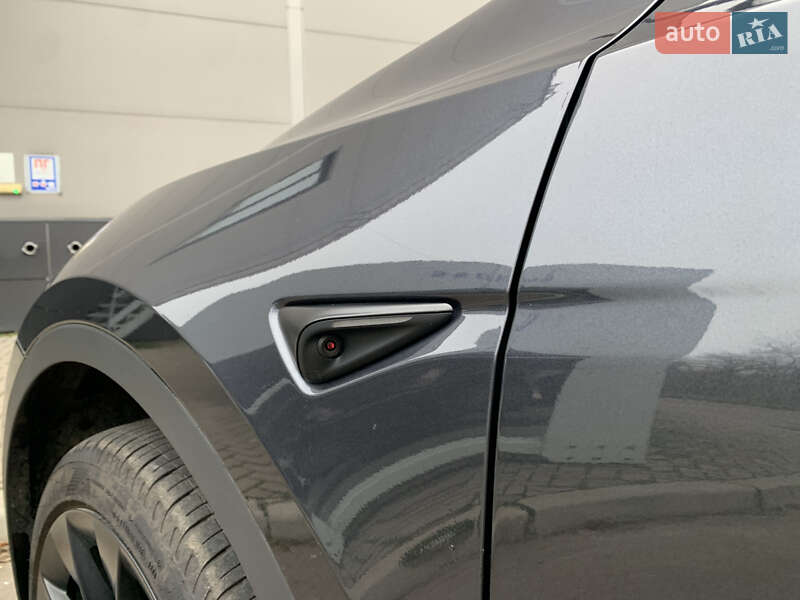Внедорожник / Кроссовер Tesla Model Y 2024 в Киеве