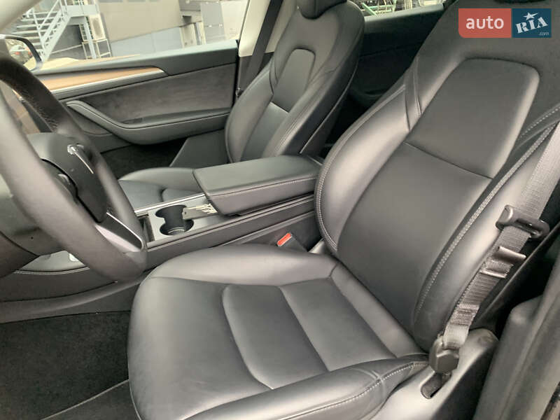 Внедорожник / Кроссовер Tesla Model Y 2024 в Киеве