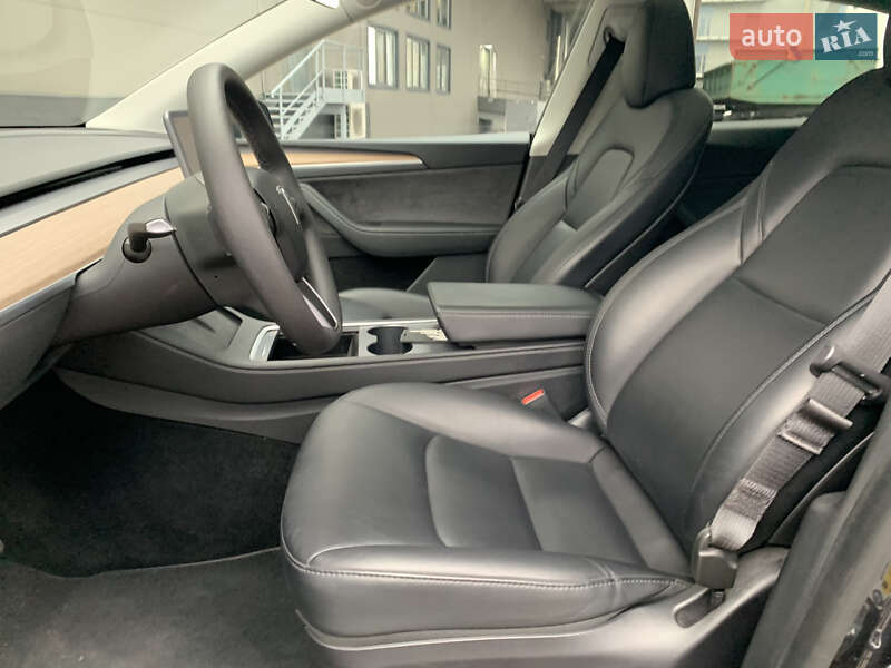 Внедорожник / Кроссовер Tesla Model Y 2024 в Киеве