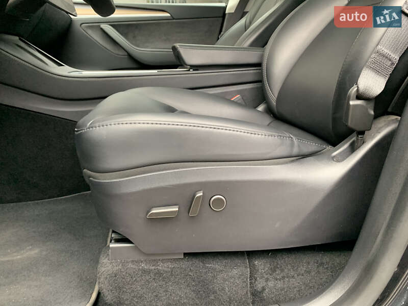 Внедорожник / Кроссовер Tesla Model Y 2024 в Киеве