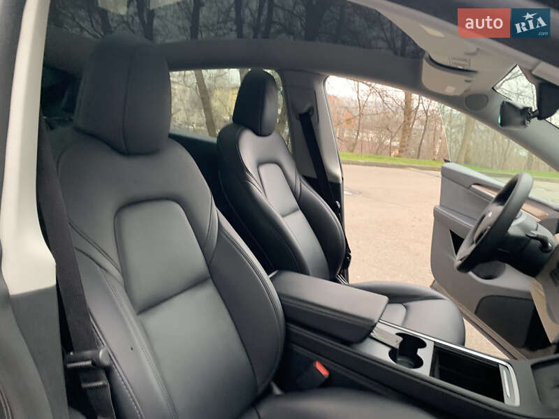 Внедорожник / Кроссовер Tesla Model Y 2024 в Киеве